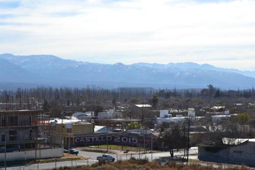 a view of a city with mountains in the background at Departamentos René in Ciudad Lujan de Cuyo
