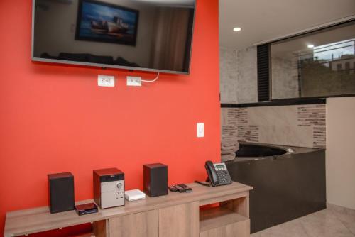 Un televizor și/sau centru de divertisment la The 9's Apartahotel