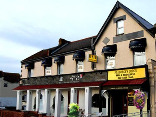Gallery image of St. George's Lodge in Kingston upon Thames