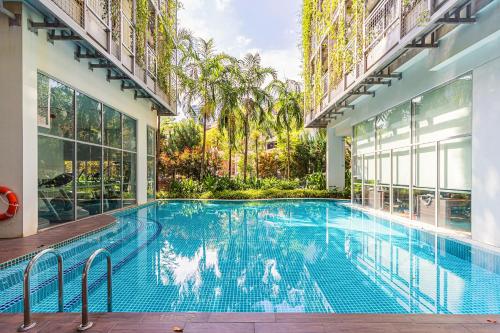 a swimming pool in the middle of a building at Oxley Thanksgiving Residence in Singapore
