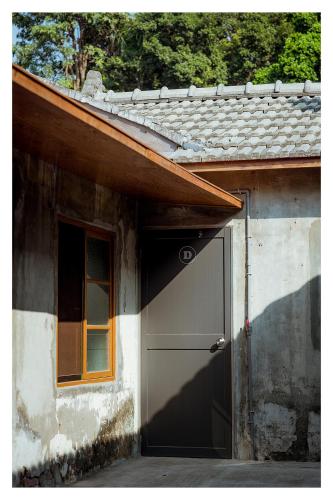 Edificio en el que se encuentra la habitación en casa particular