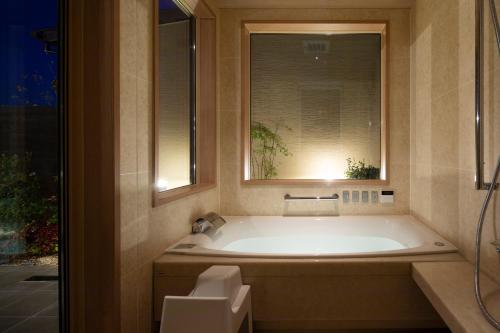 Gallery image of Miyajima Hanarenoyado IBUKU Bettei All rooms have an open-air bath in Ōno