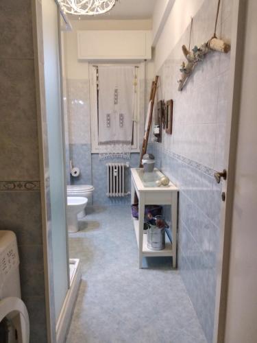 Bathroom sa La Casetta - Near the sea & free parking