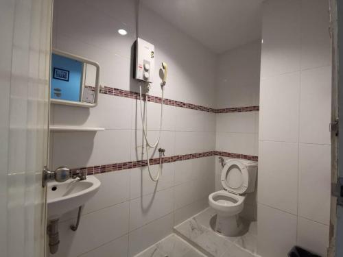 Ban Kaew Guesthouse Songkhla tesisinde bir banyo