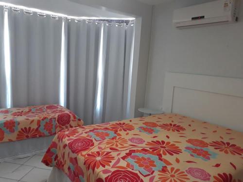 Un pat sau paturi într-o cameră la apto na orla de Itaparica, com wifi, área privada e excelente para crianças, terceira idade e pets.