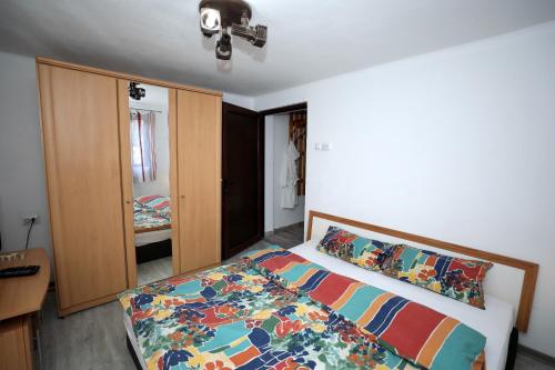 מיטה או מיטות בחדר ב-Arad Apartment - airport area