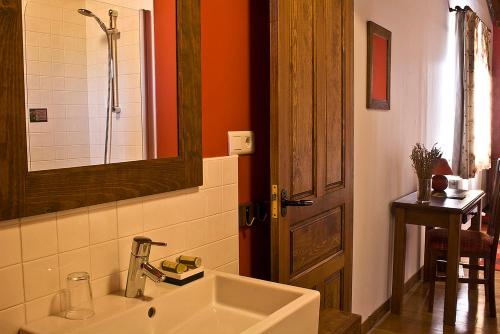 A bathroom at Posada Ruilobuca