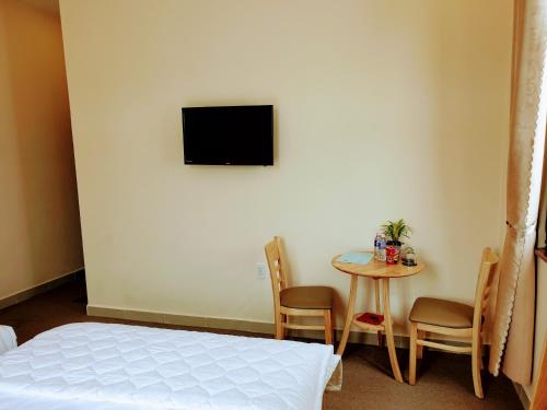 Hotel Mỹ Phươngにあるテレビまたはエンターテインメントセンター