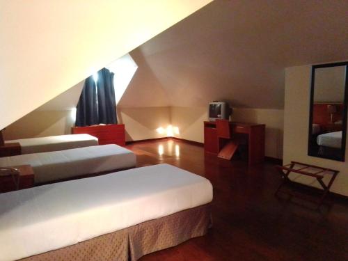 Tempat tidur dalam kamar di Hotel Acez