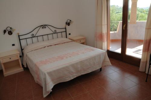 A bed or beds in a room at Il Borgo Di Punta Marana