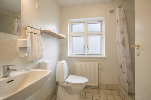 Koupelna v ubytování Hotel Postgaarden i Mariager