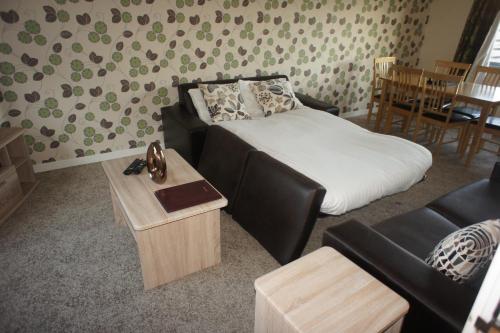 Cama ou camas em um quarto em Tudsbery House Near Edinburgh Royal Infirmary - Elforma - Tudsbery House