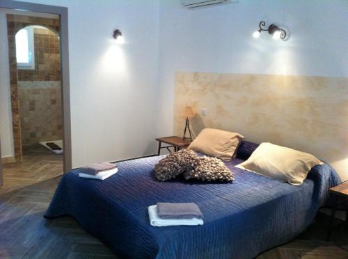 سرير أو أسرّة في غرفة في Domaine Casa Andria