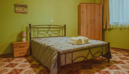 a bedroom with a bed with two towels on it at villa62rodos in Kremasti