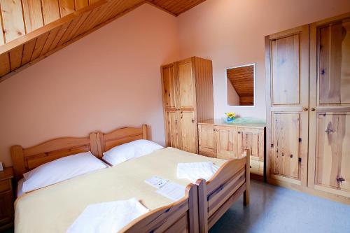 Tempat tidur dalam kamar di Terme Olimia - Apartment Village Lipa