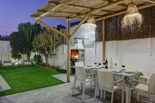 Villa Isabel By Seric, 15' walking to the beach
