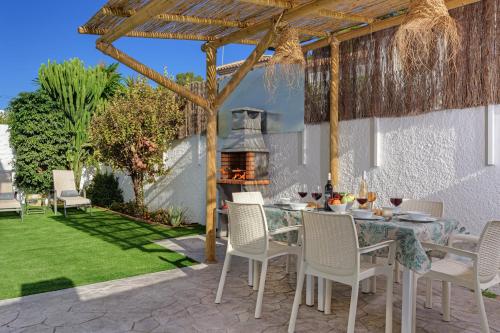 Villa Isabel By Seric, 15' walking to the beach
