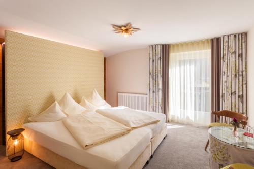 a hotel room with a bed and a window at Arlberg Stuben - das kleine, feine Hotel in Stuben am Arlberg