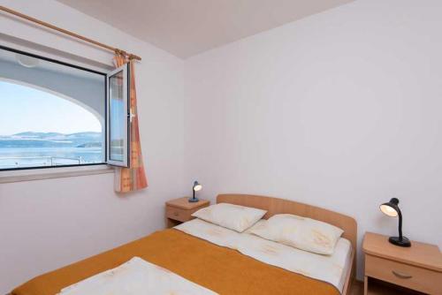 Posteľ alebo postele v izbe v ubytovaní Apartmani Dubravko