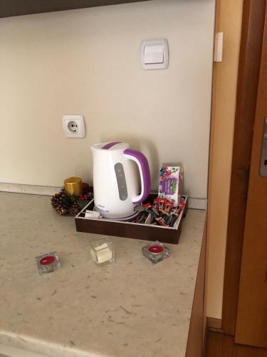 a room with a appliance sitting on the floor at Studio Mišel in Vrnjačka Banja