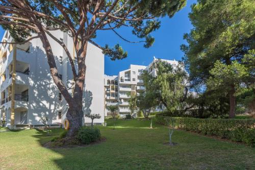 Modern Top Floor Apartment 60m2 - Balcony with Pool & Sea View - Vilamoura