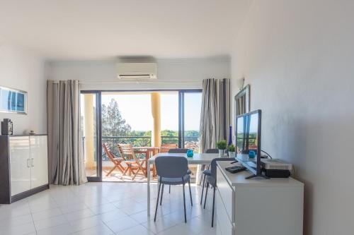 Modern Top Floor Apartment 60m2 - Balcony with Pool & Sea View - Vilamoura
