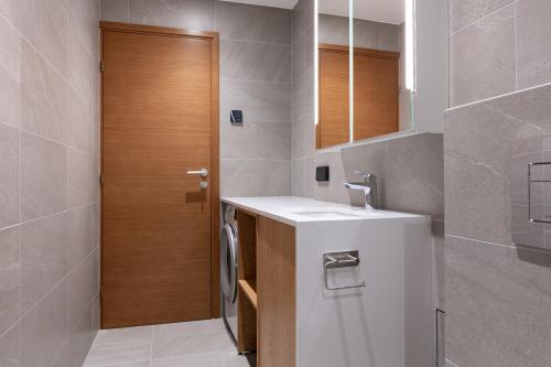 Koupelna v ubytování Self-check-in spacious 1 bedroom apartment with free parking