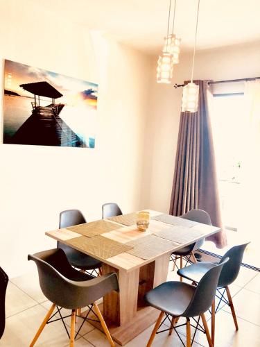 Φωτογραφία από το άλμπουμ του Luxury Westwood Apartment+pool στο Flic-en-Flac