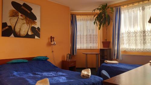 Willa Zbyszko tesisinde bir odada yatak veya yataklar