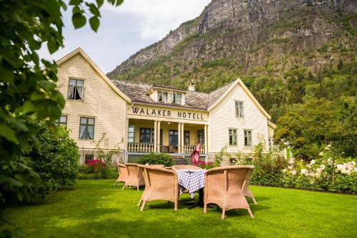 a table and chairs in front of a house at Walaker Hotel in Solvorn