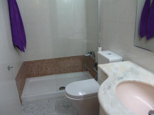 A bathroom at TABLERO 302, MAGNIFICO Apto 6 pax cerca PLAYA INGLES