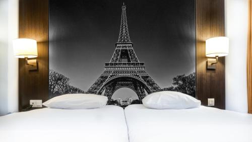 a bedroom with a picture of the eiffel tower at Hotel Victoria in Paris
