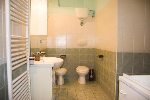 Ein Badezimmer in der Unterkunft Casa la Torre - YourPlace Abruzzo