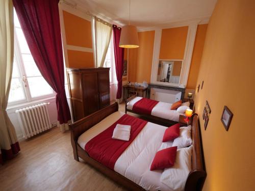 Ένα ή περισσότερα κρεβάτια σε δωμάτιο στο L'Alzire - Auberge Culturelle