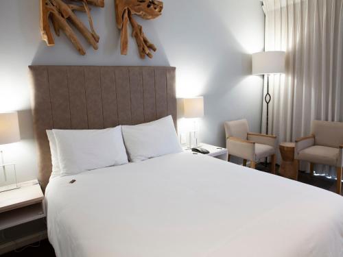 Postel nebo postele na pokoji v ubytování Atlantic Beach Hotel
