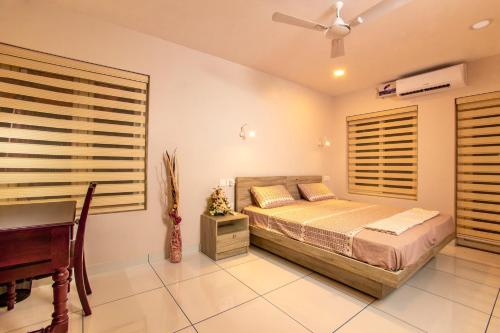 เตียงในห้องที่ Sanskriti