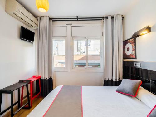 Hostal Athenas, Sant Adria de Besos – Bijgewerkte prijzen 2023