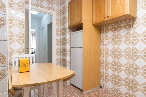 a kitchen with a table and a refrigerator at Piso Acondicionado in Cartagena