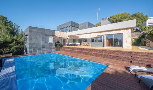 Limonium Deluxe Villa with Private Pool, TarracoHomes