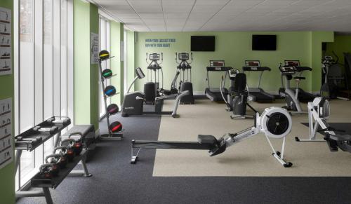 
The fitness centre and/or fitness facilities at Radisson Blu Hotel, Durham
