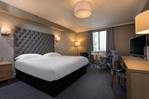 Llit o llits en una habitació de Park Inn by Radisson Shannon Airport