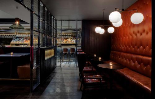 Гостиная зона в Radisson Collection Hotel, Royal Mile Edinburgh