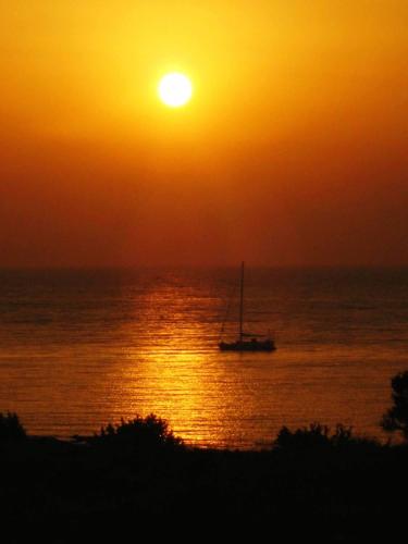 Gallery image of Eight Dimensions Capari Suites Elafonisos in Elafonisos