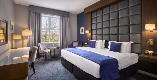 Кровать или кровати в номере Radisson BLU Hotel & Spa, Sligo