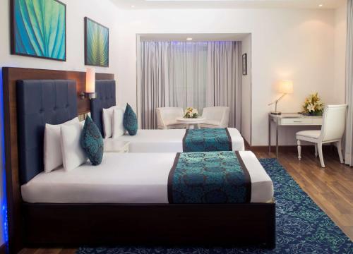 מיטה או מיטות בחדר ב-Radisson Blu Kochi