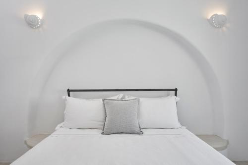 Postel nebo postele na pokoji v ubytování DUNES - Semi Based Apartment with Indoor Garden - Part Of White Dunes Luxury Boutique Hotel