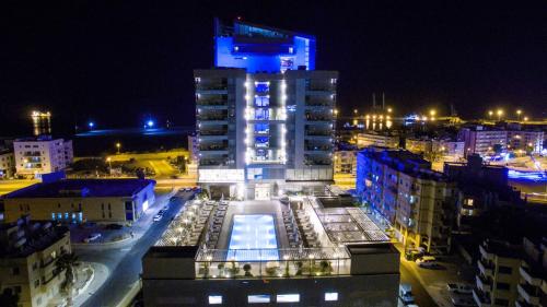 Uma visão geral de Lárnaca ou uma vista da cidade tirada do hotel