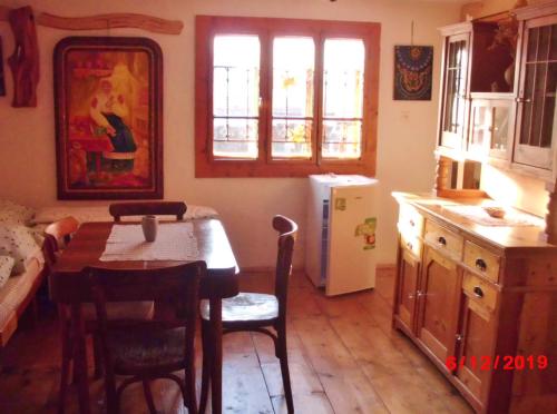 Kuchyňa alebo kuchynka v ubytovaní Drevenica Art Galery
