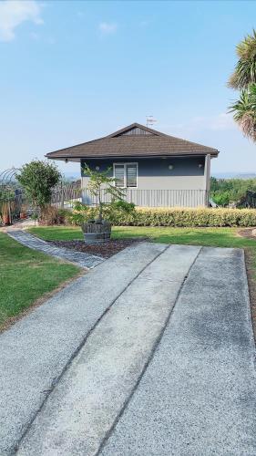Ein Garten an der Unterkunft Panoramic View Apartment Without a Kitchen