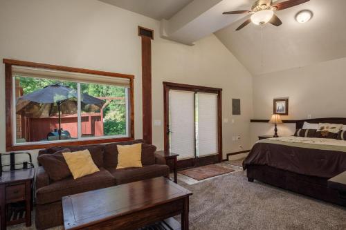 a living room with a couch and a bed at Yosemite Magic Studio "B" in Yosemite West